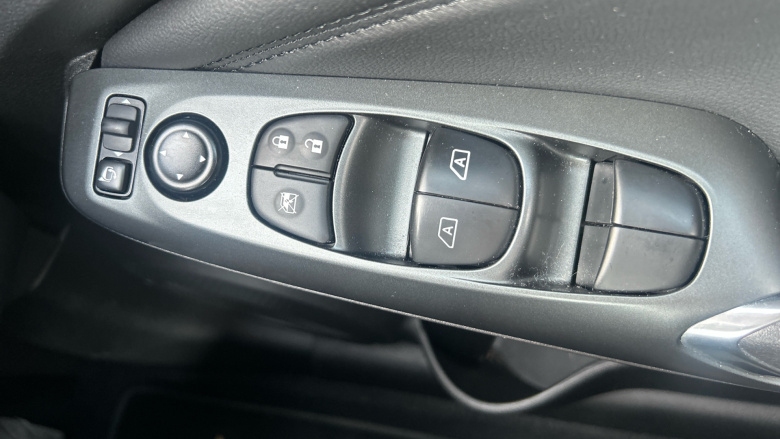 Nissan Juke 1.0 DiG-T N-Connecta 5dr DCT Petrol Hatchback